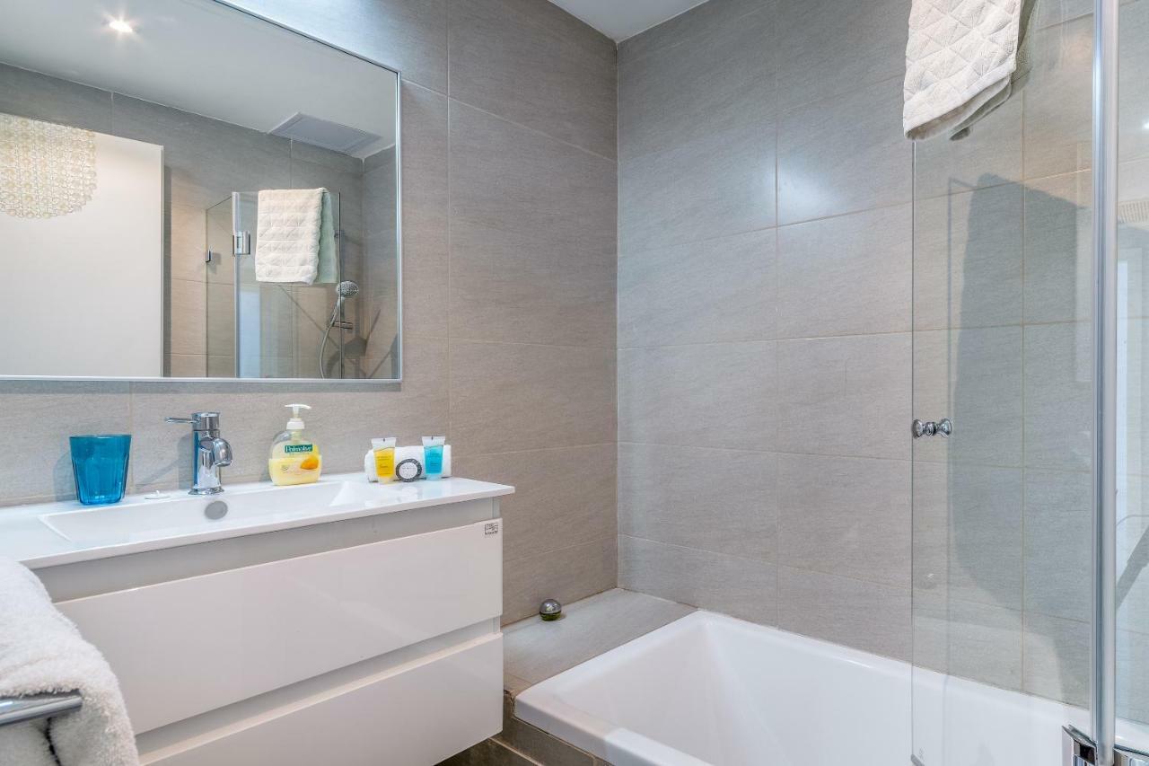תל אביב Beautiful Sunny 3 Bedrooms In Font Of The Beach מראה חיצוני תמונה