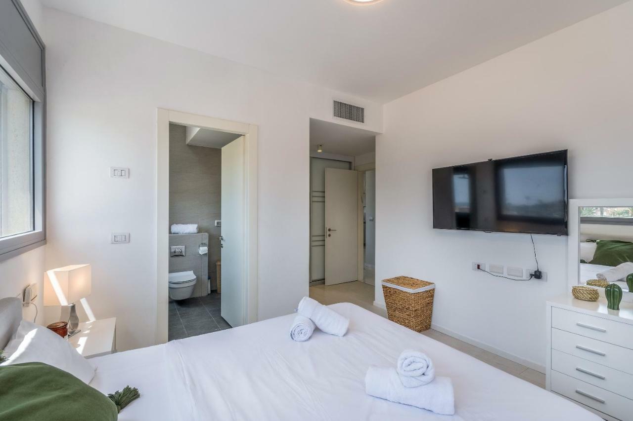 תל אביב Beautiful Sunny 3 Bedrooms In Font Of The Beach מראה חיצוני תמונה