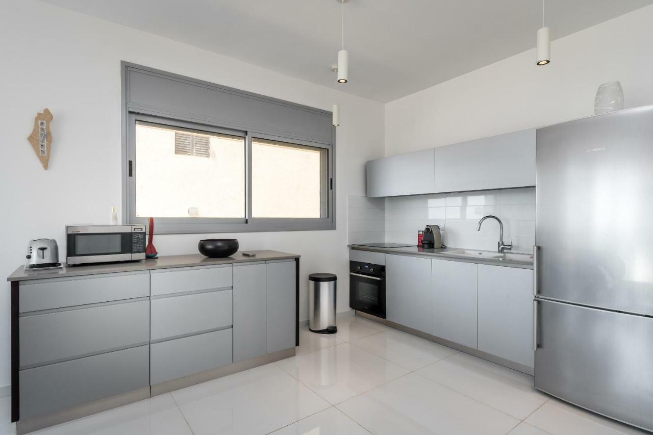 תל אביב Beautiful Sunny 3 Bedrooms In Font Of The Beach מראה חיצוני תמונה